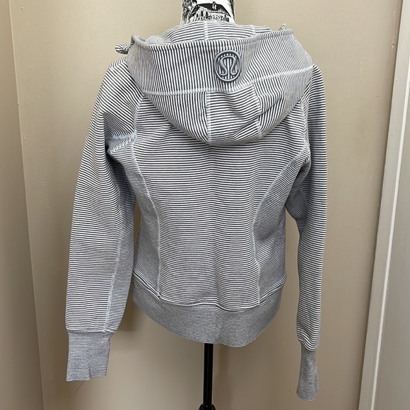 Lululemon scuba sz 8 - Picture 3 of 5